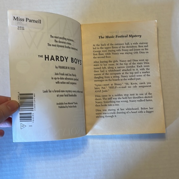 Nancy Drew Paperback books set of 4 - Picture 6 of 8